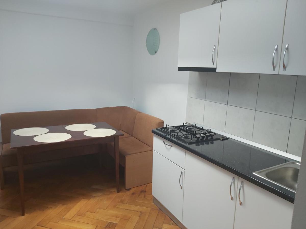 Kitty Apartament Apartment Bukares Bagian luar foto