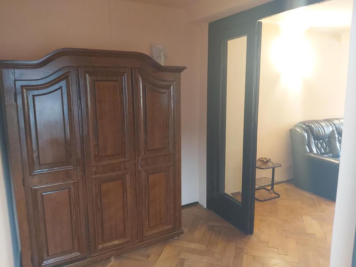 Kitty Apartament Apartment Bukares Bagian luar foto