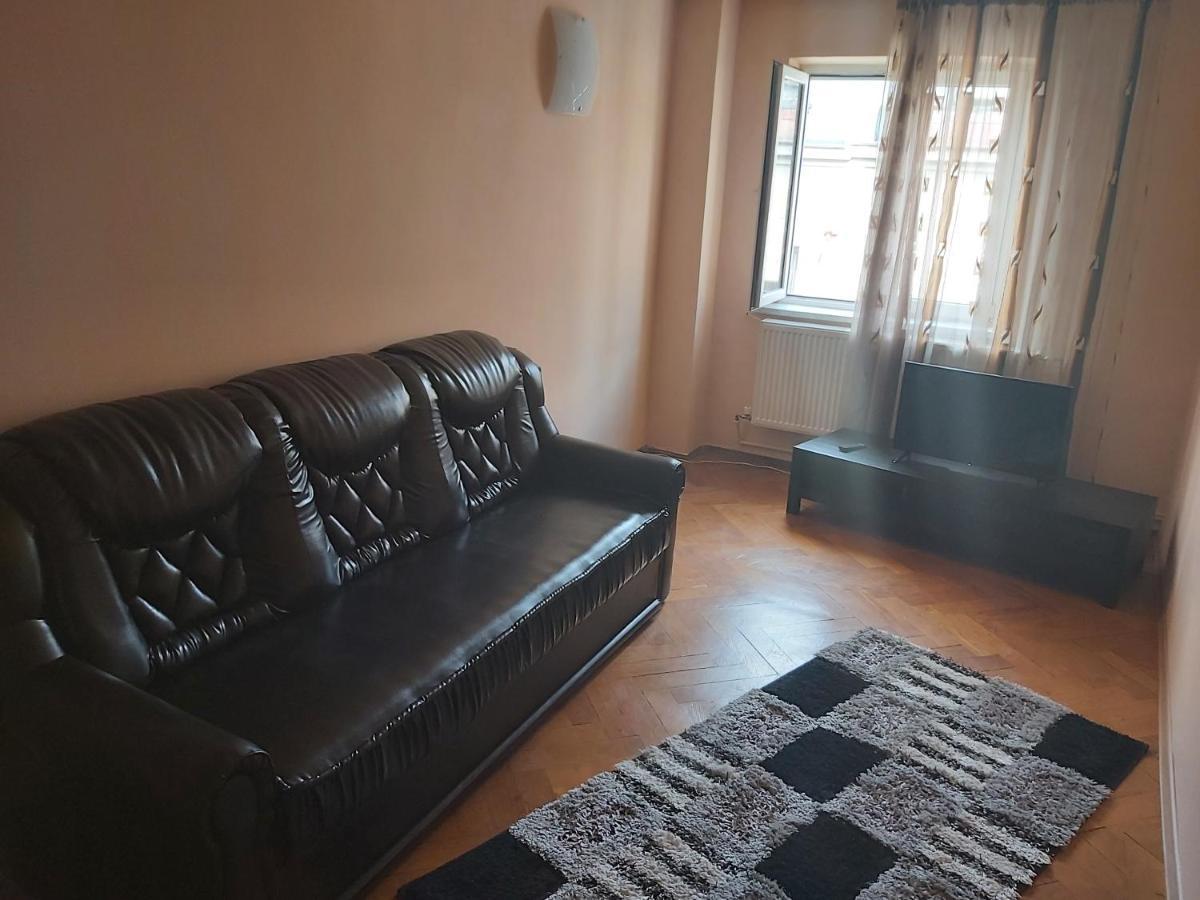 Kitty Apartament Apartment Bukares Bagian luar foto