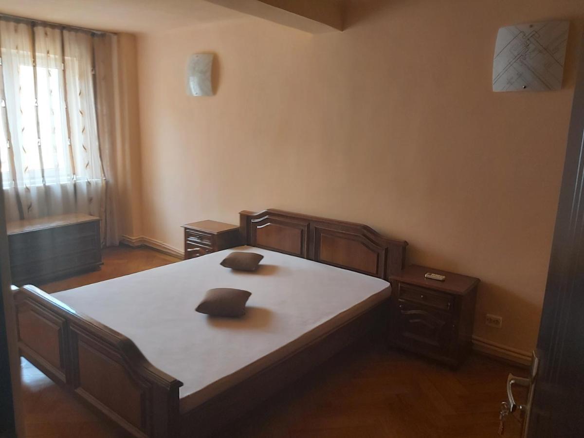 Kitty Apartament Apartment Bukares Bagian luar foto